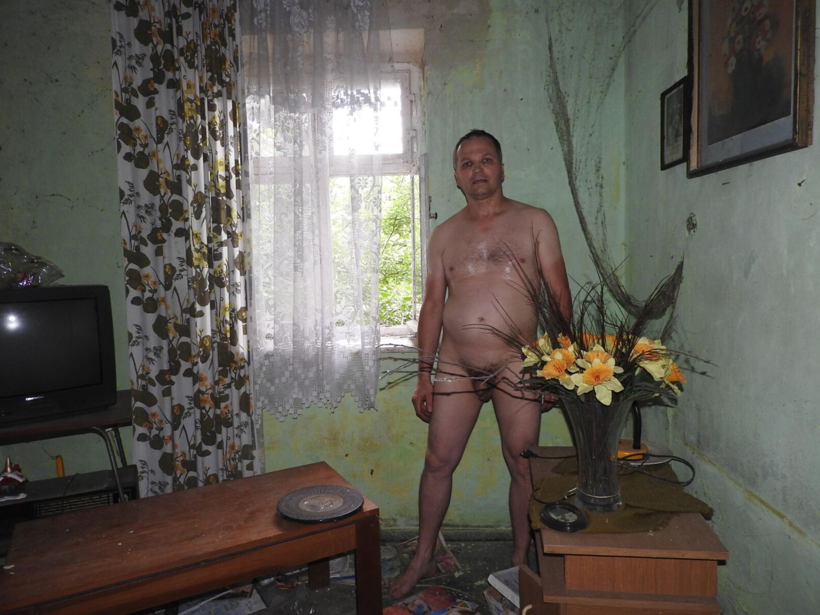 Moi de samedi dernier dans une maison abandonnée, Gaiki Village