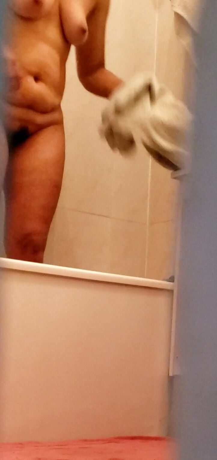 Esposa em banheiro voyeur
