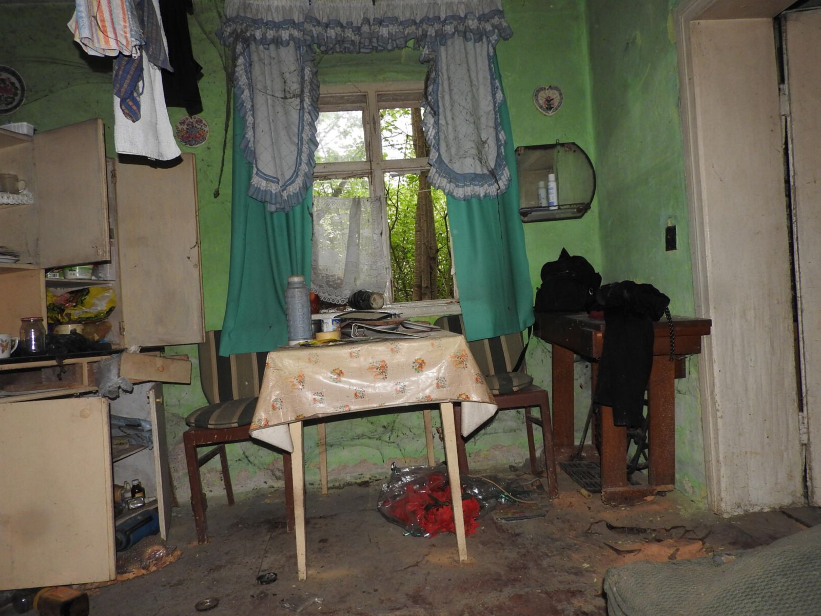 Moi de samedi dernier dans une maison abandonnée, Gaiki Village