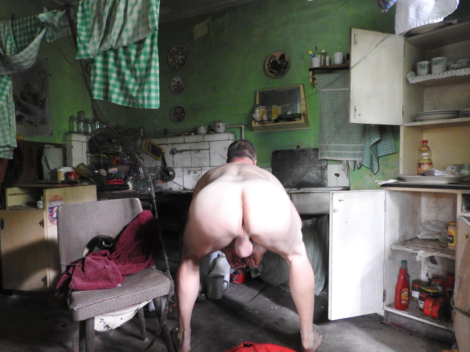 Moi de samedi dernier dans une maison abandonnée, Gaiki Village