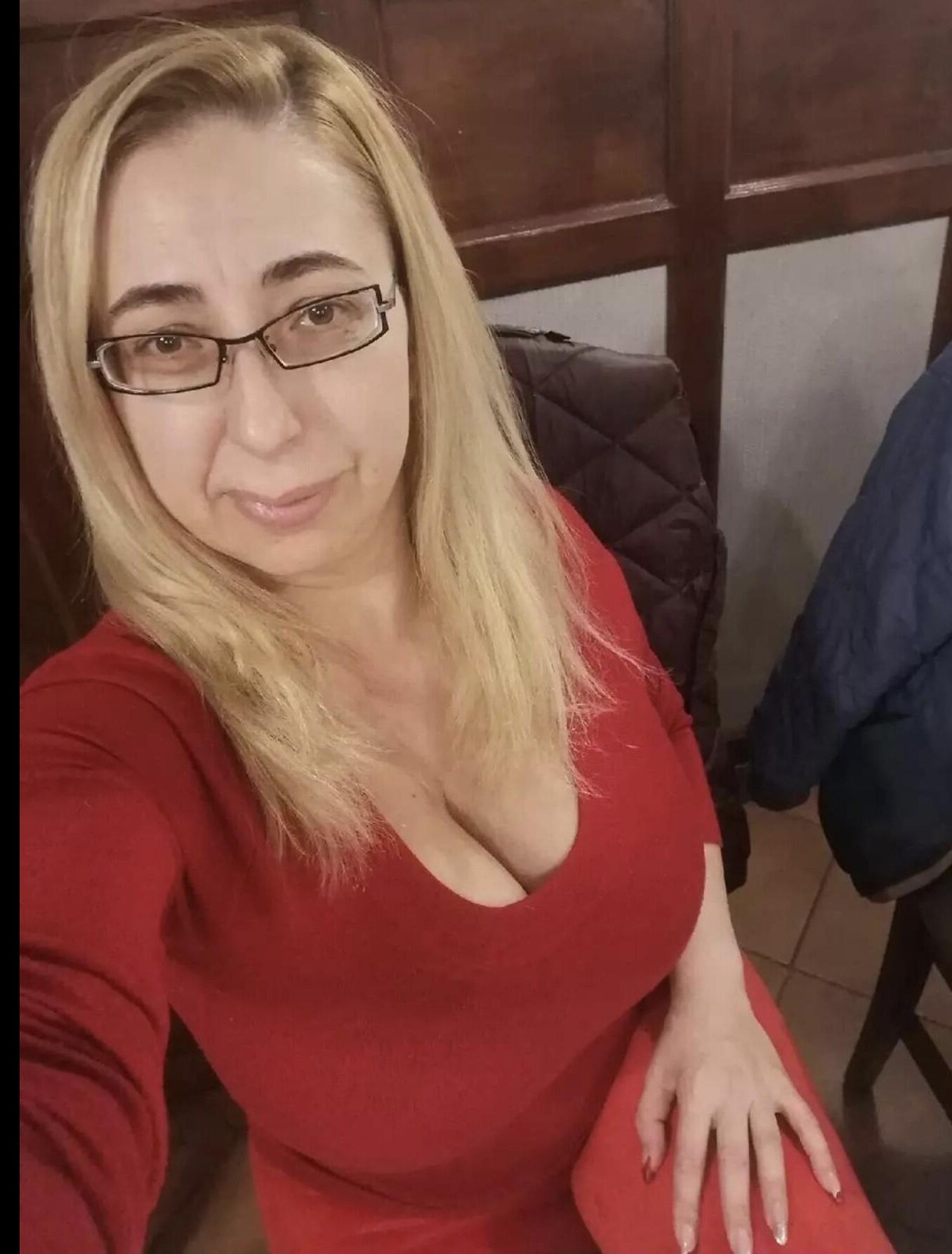 Menina romena peituda
