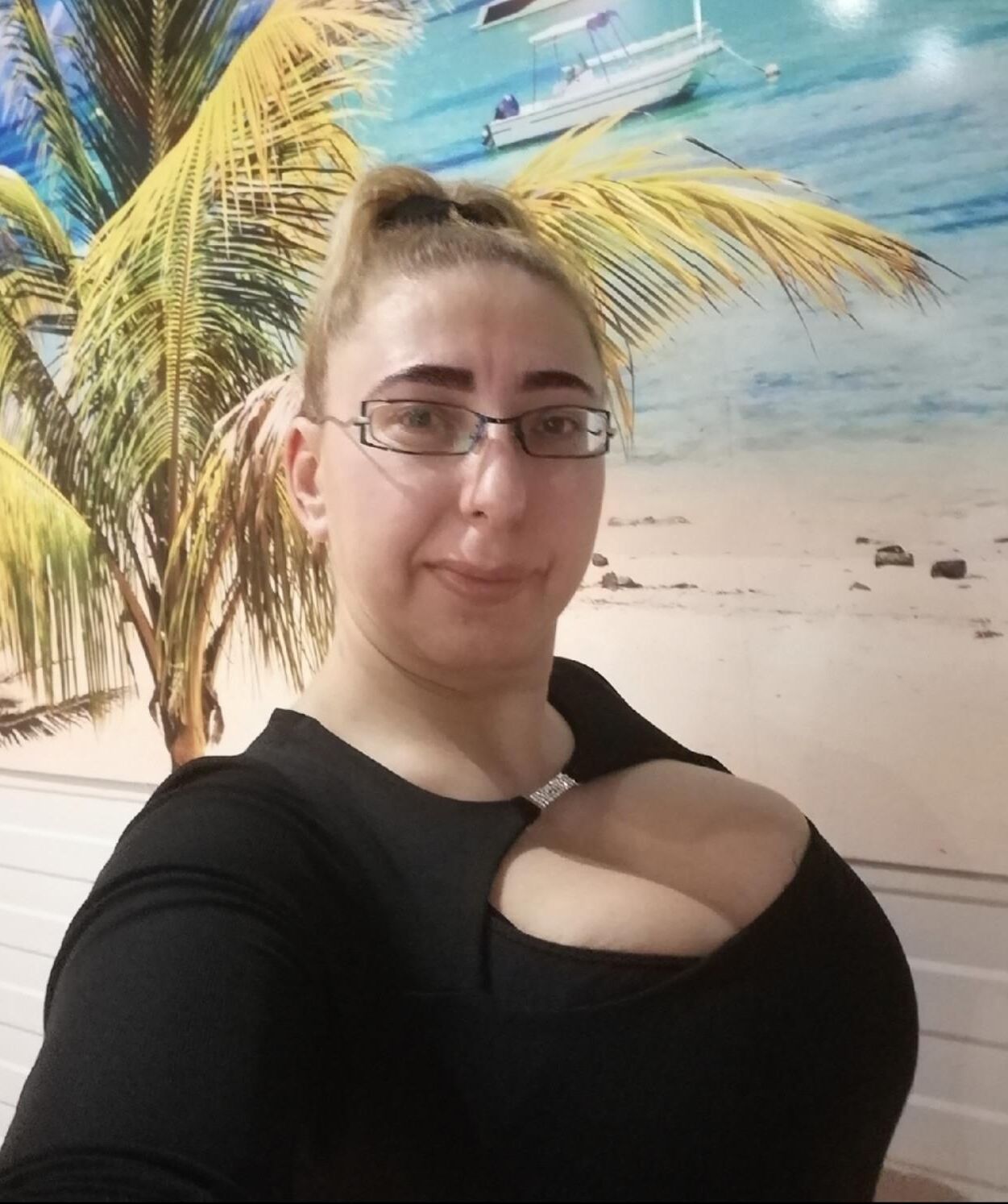 Menina romena peituda