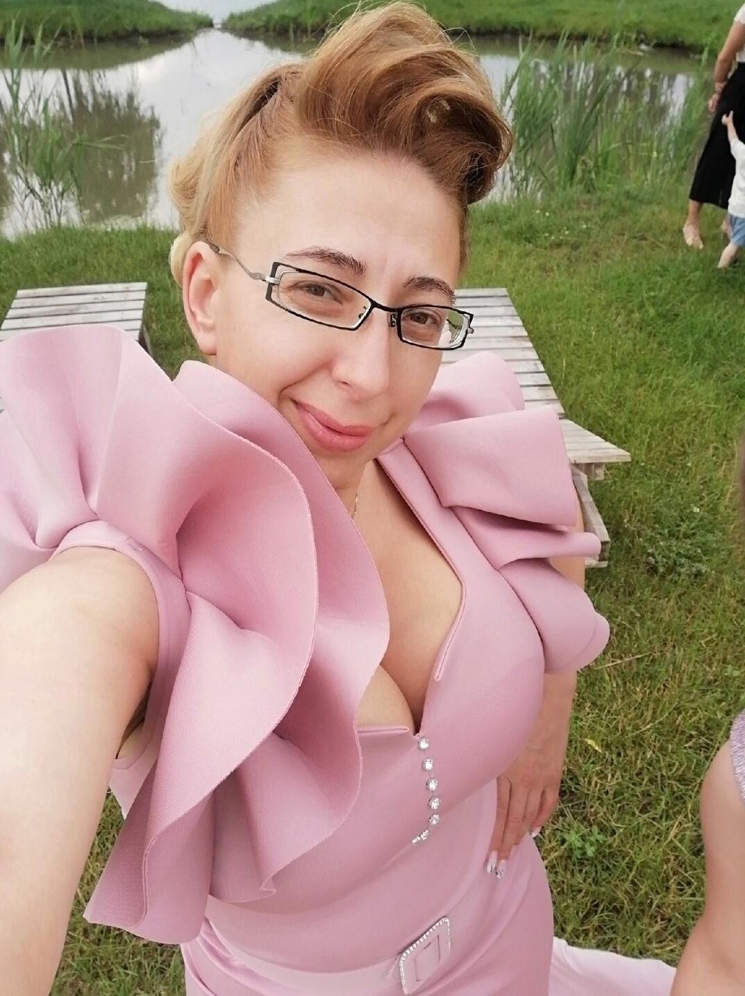 Menina romena peituda