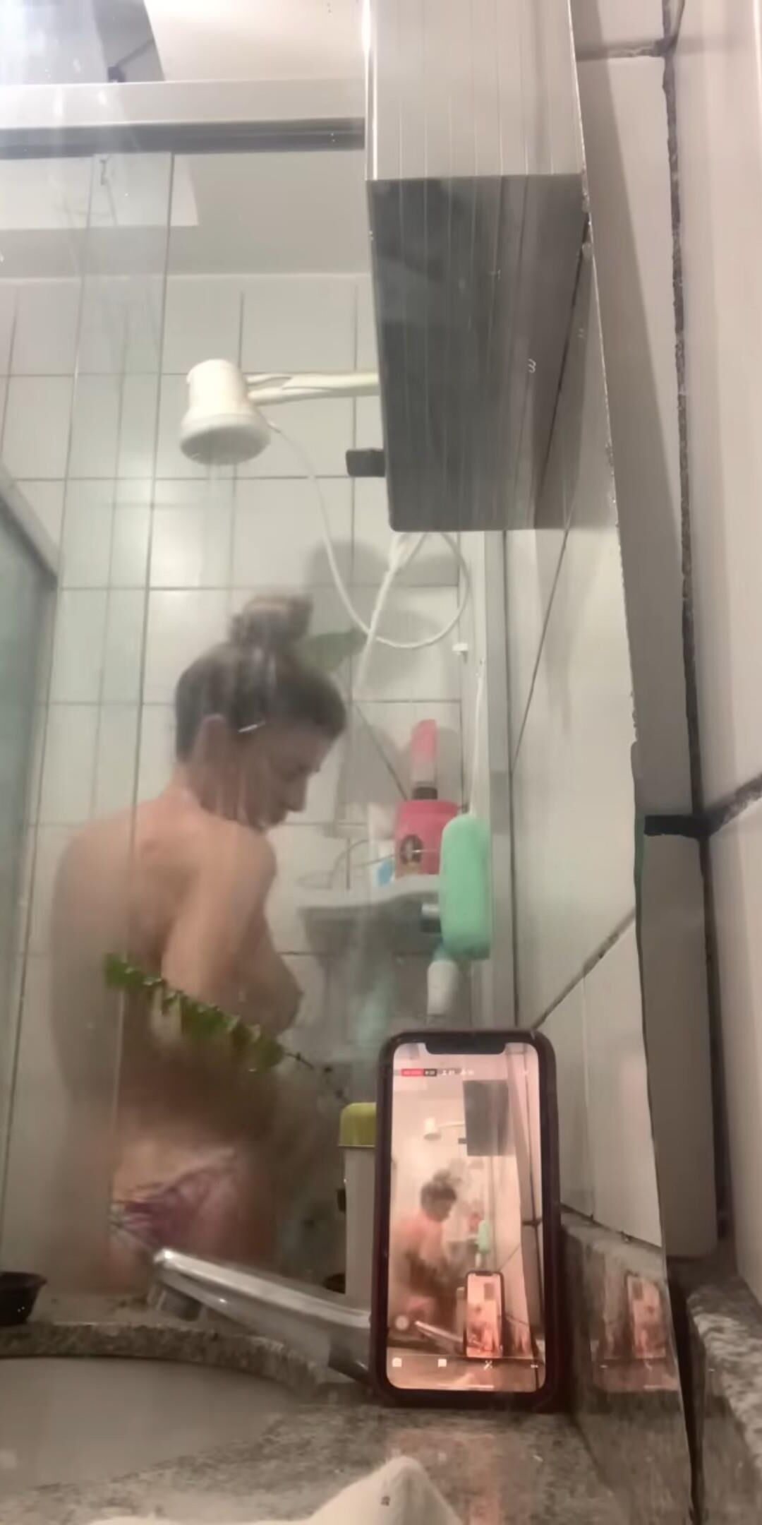 Mamãe tem mamilos longos
