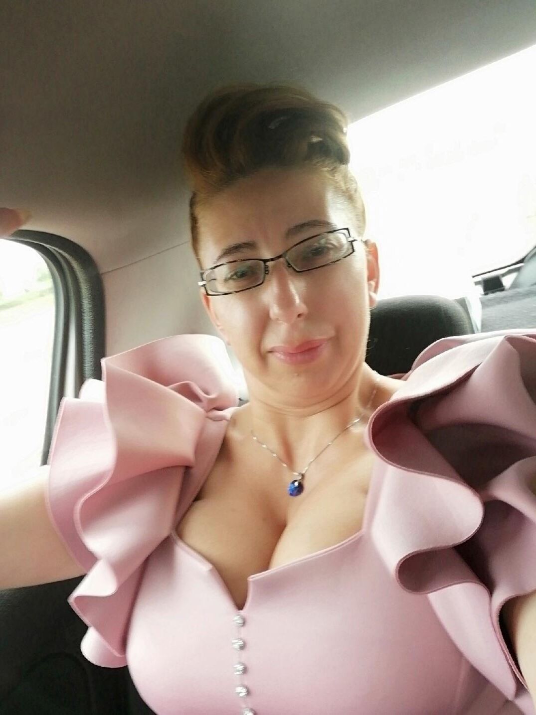 Menina romena peituda