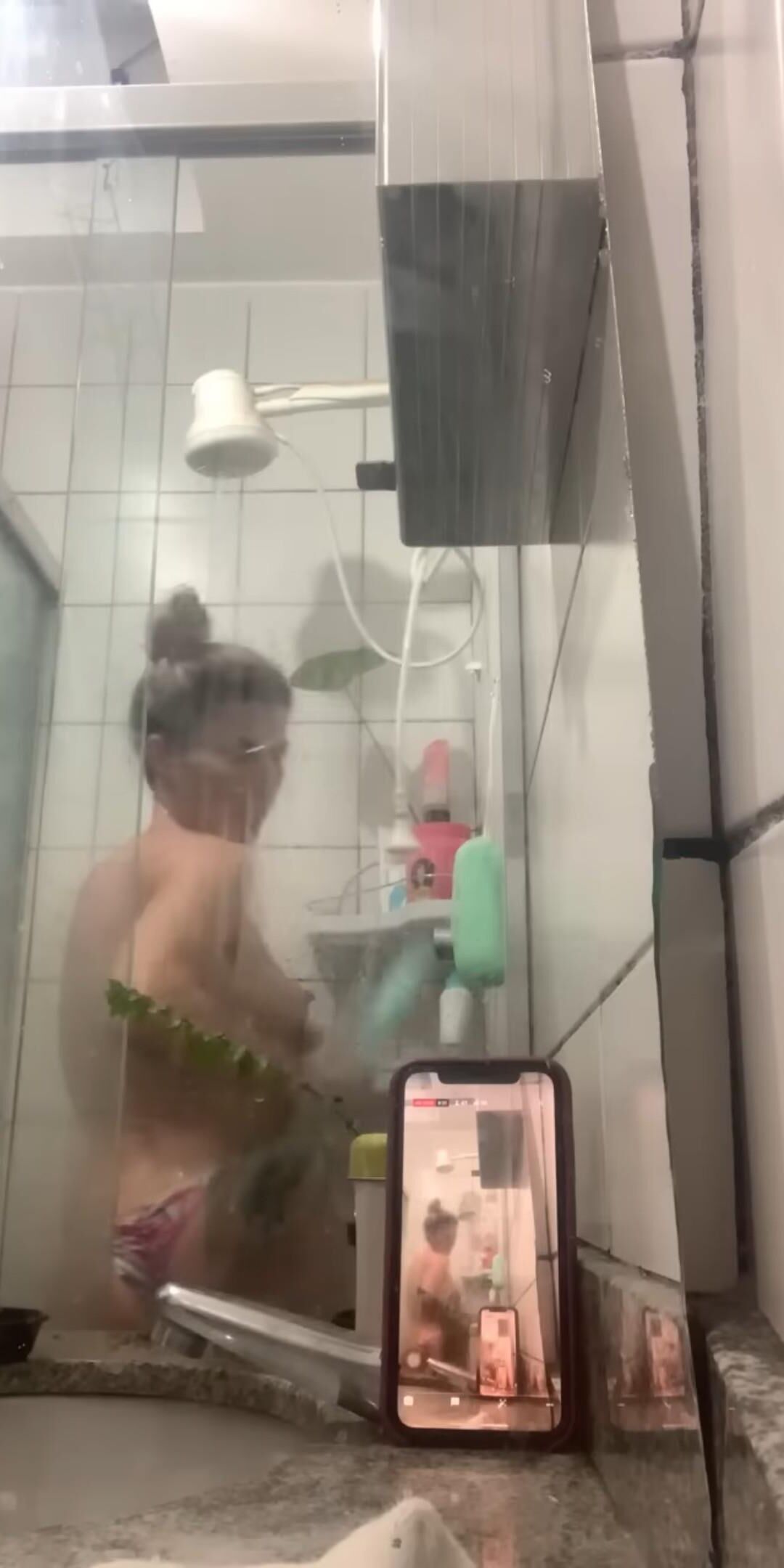 Mamãe tem mamilos longos