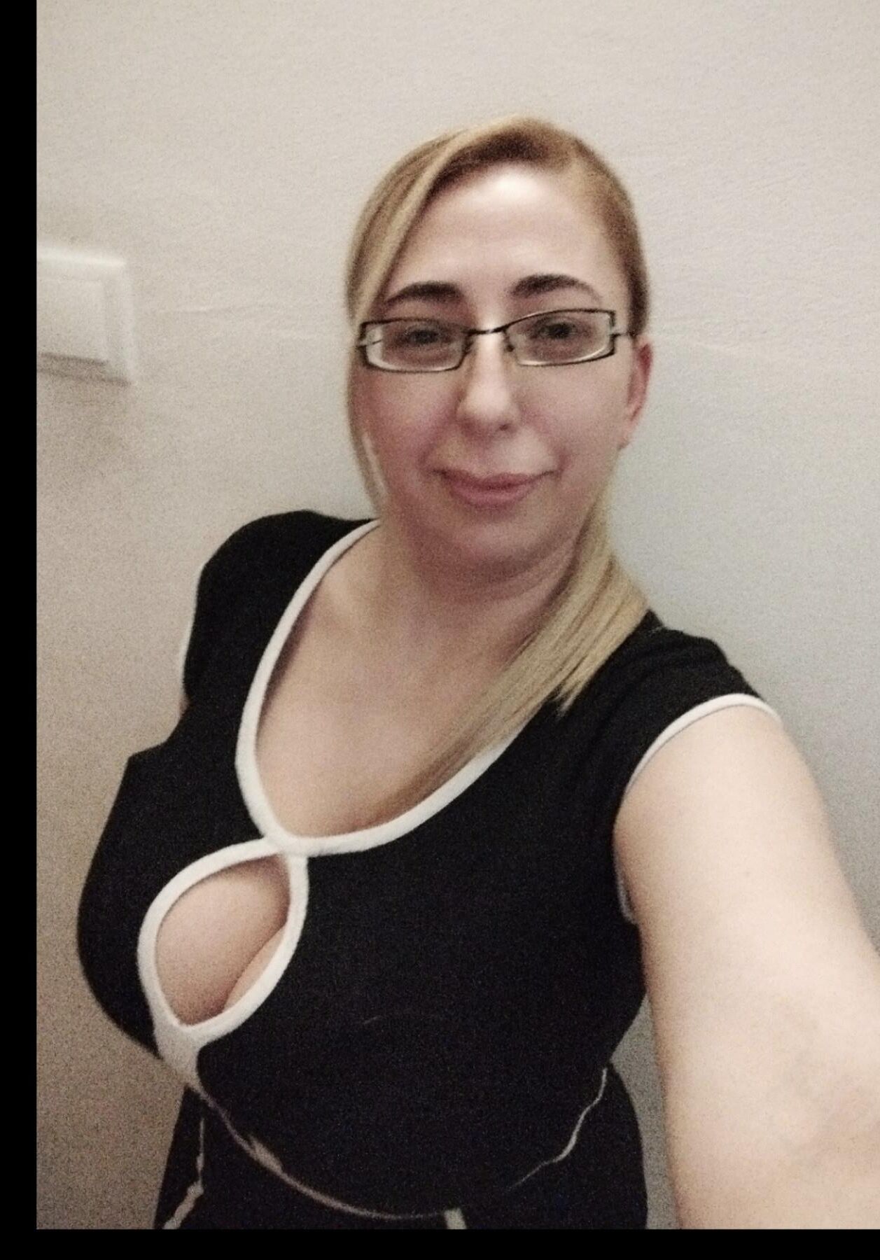Menina romena peituda
