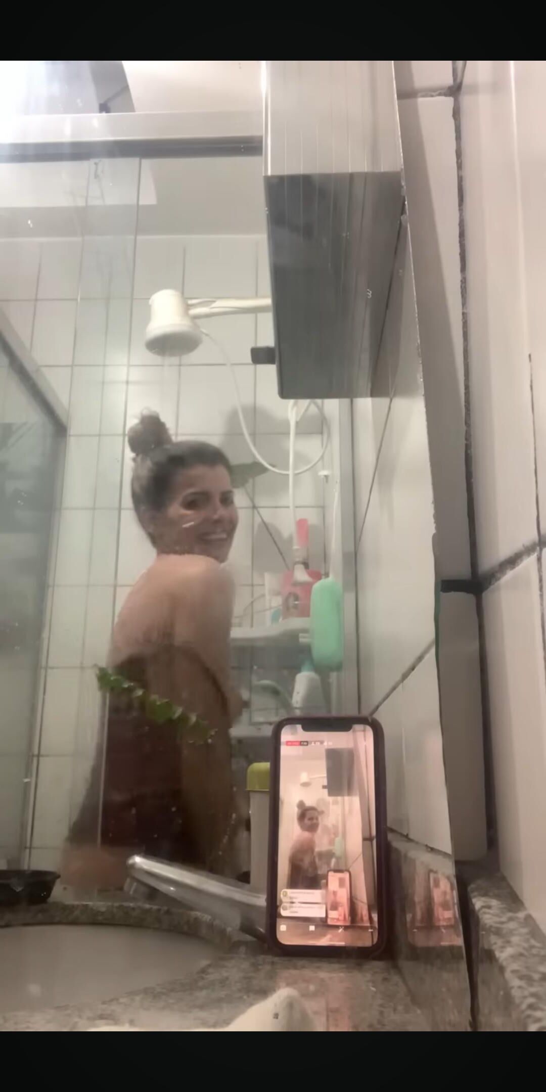 Mamãe tem mamilos longos