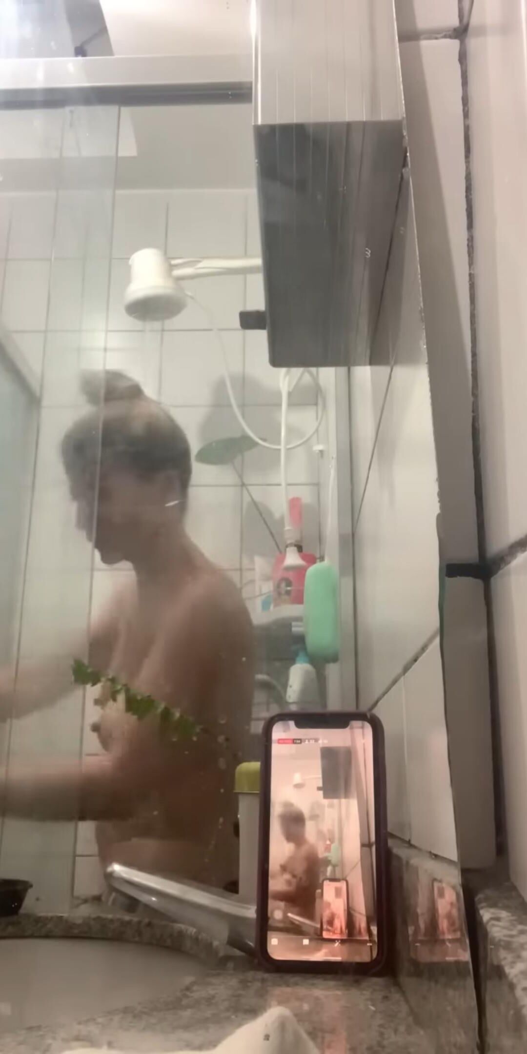 Mamãe tem mamilos longos