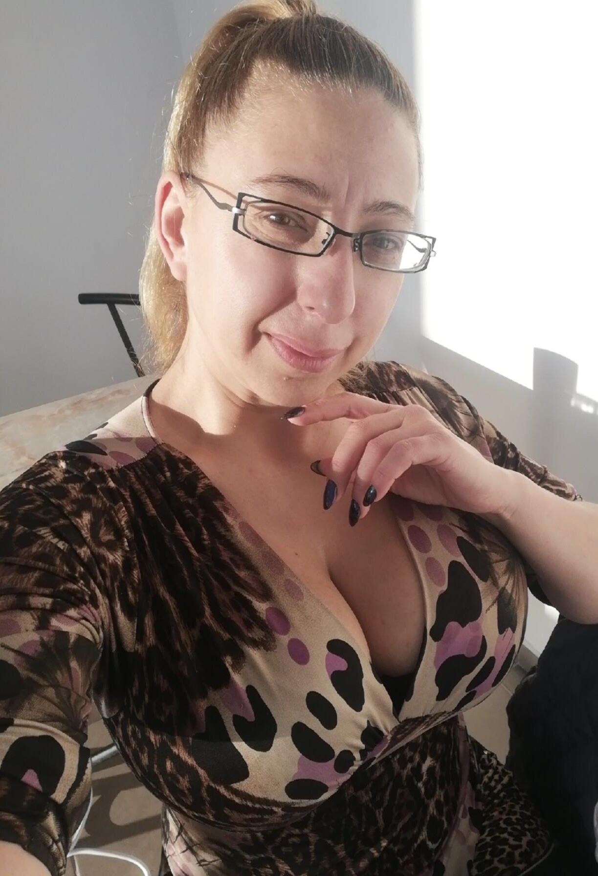 Menina romena peituda