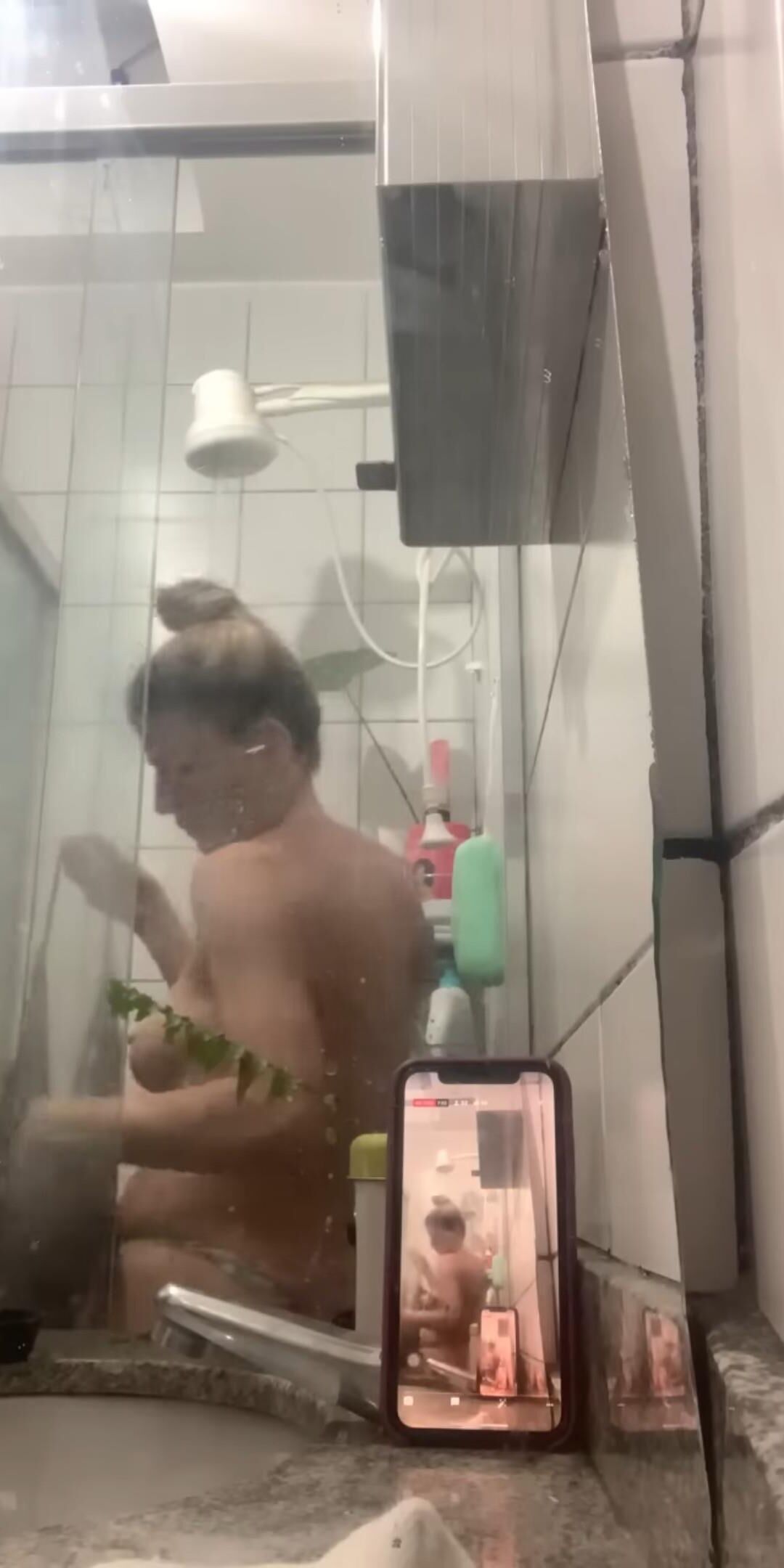 Mamãe tem mamilos longos