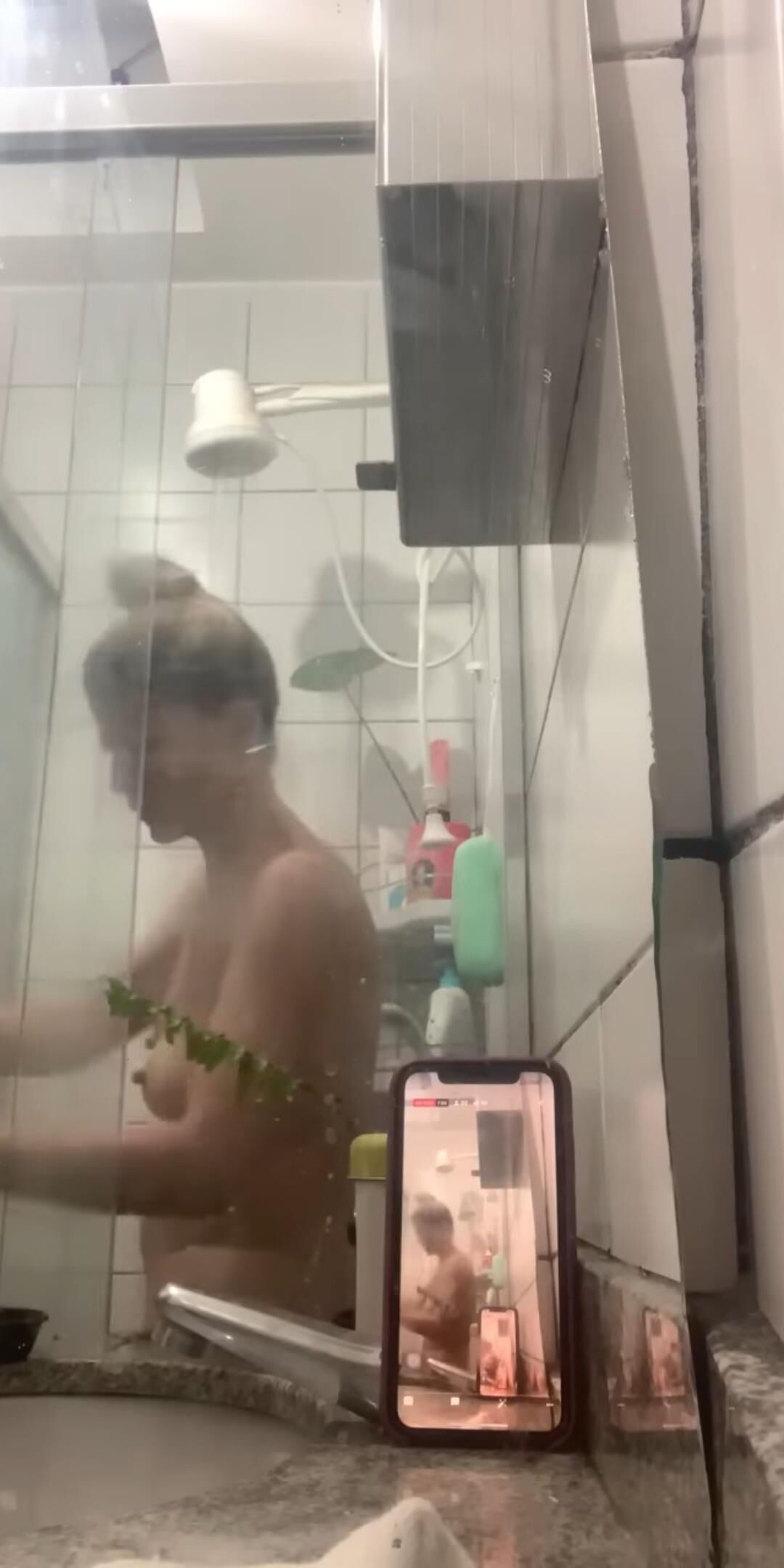 Mamãe tem mamilos longos