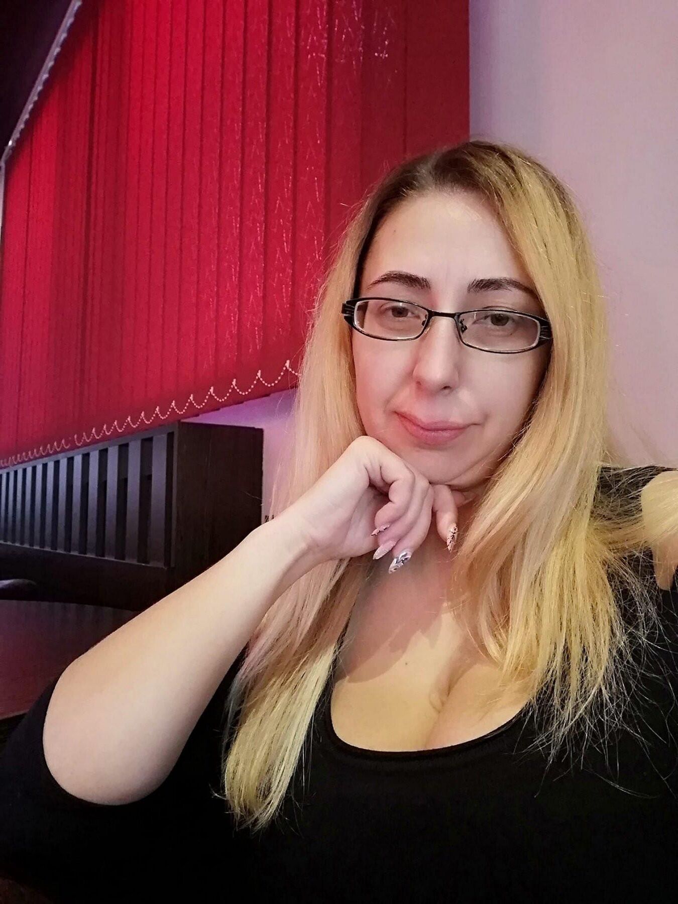 Menina romena peituda