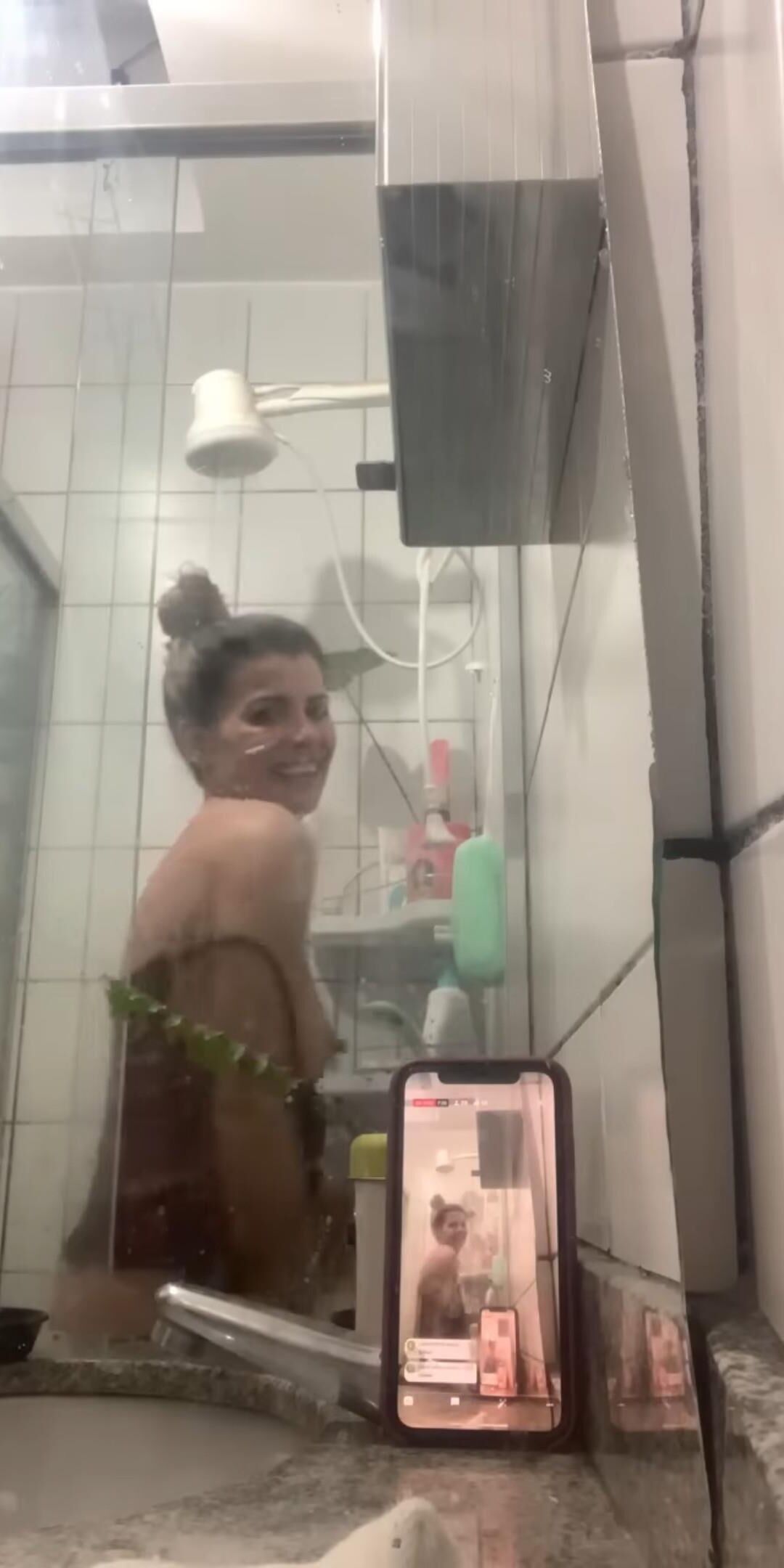 Mamãe tem mamilos longos
