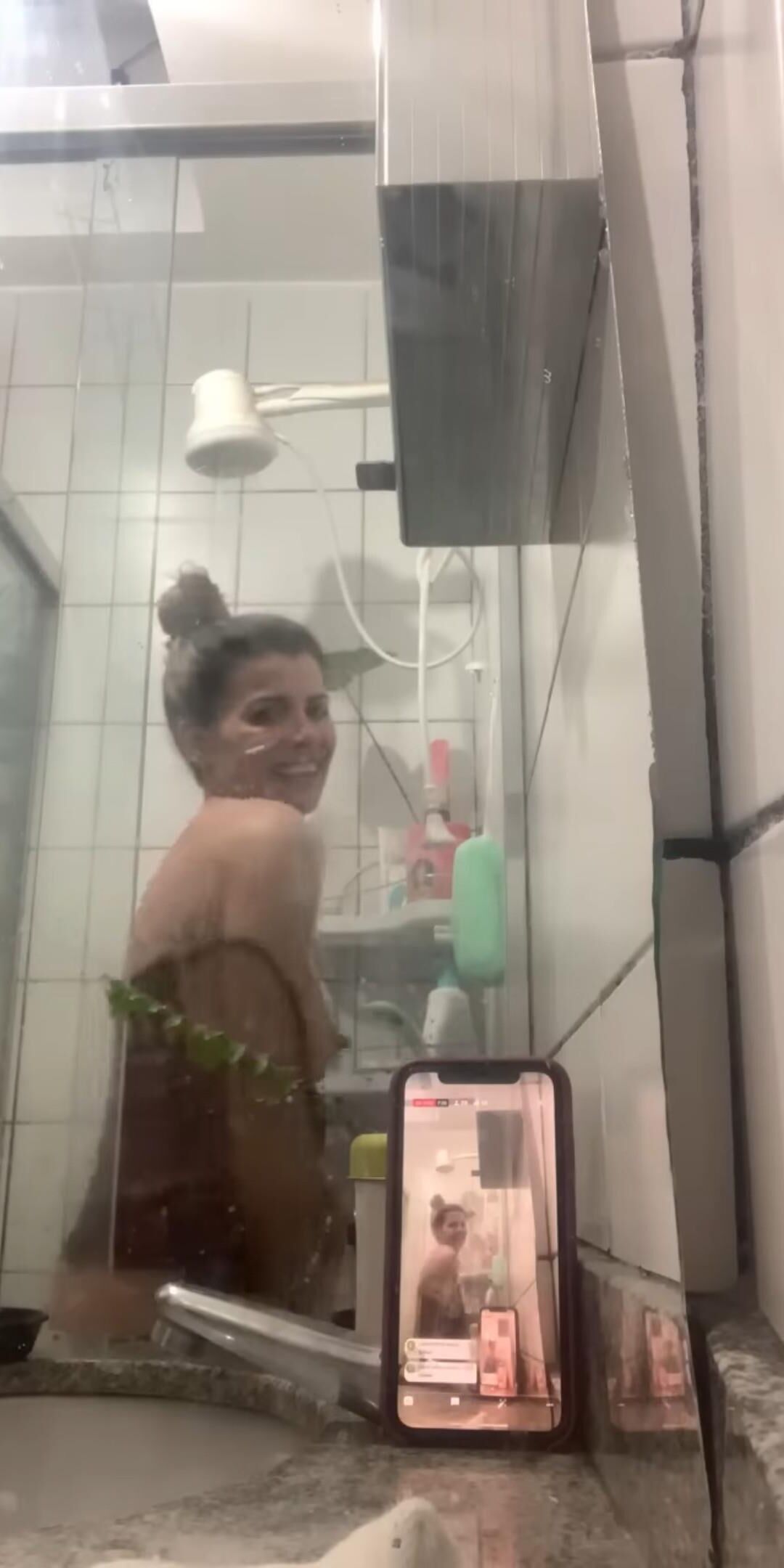 Mamãe tem mamilos longos