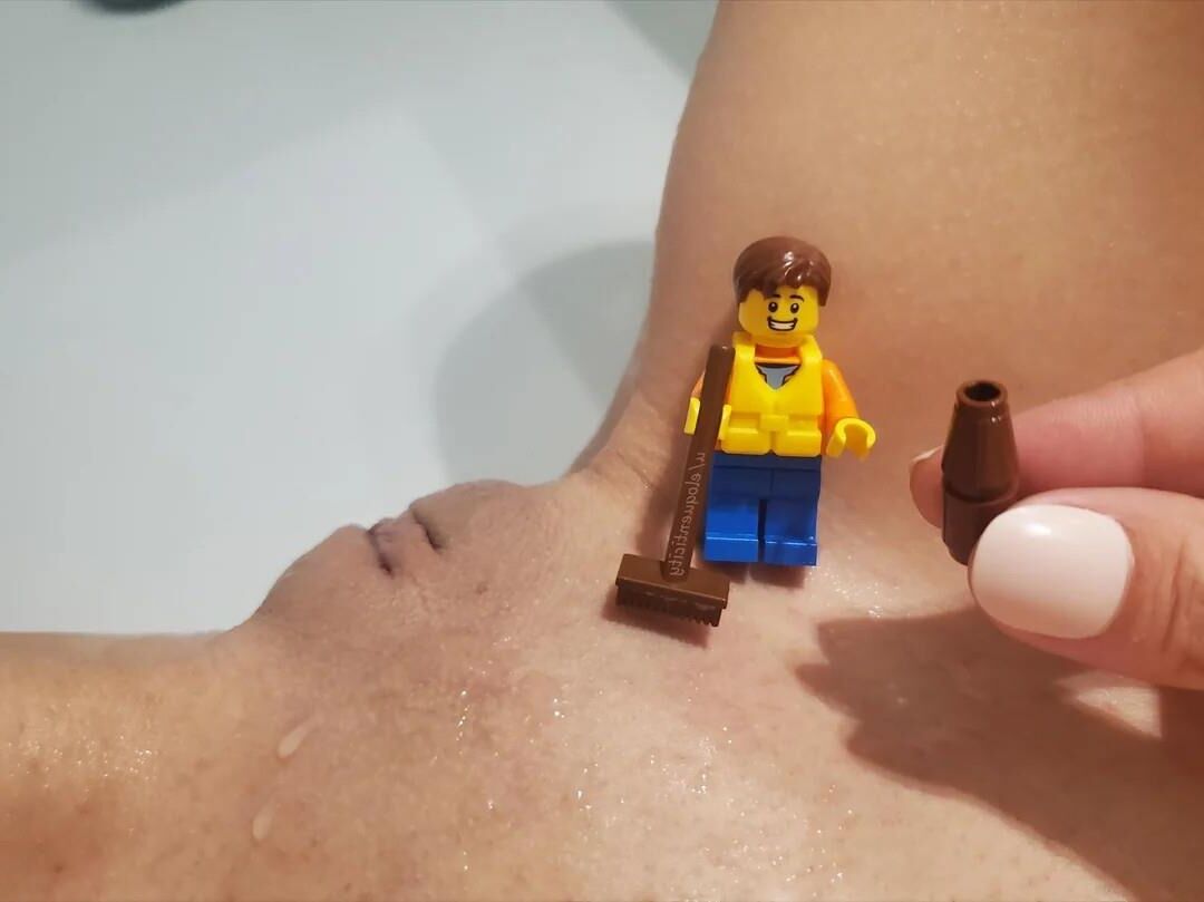 Lego NSFW Figurines on sexy bodies 