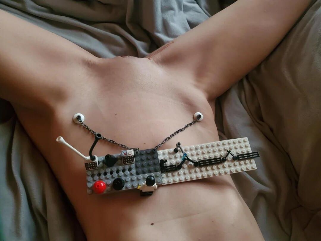 Lego NSFW Figurines on sexy bodies 