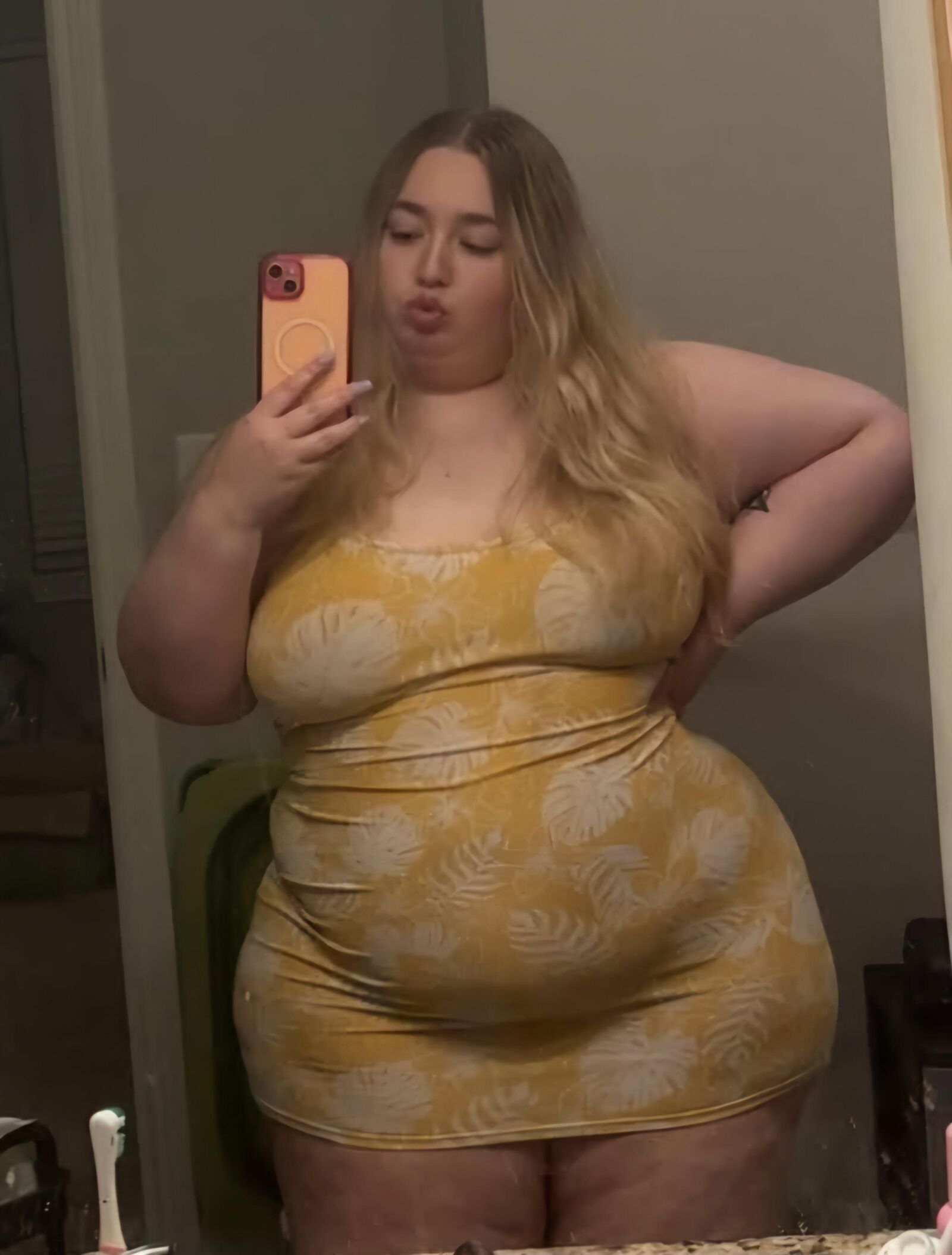 Bbw blonde bimbo is a slutty fat airhead cutie