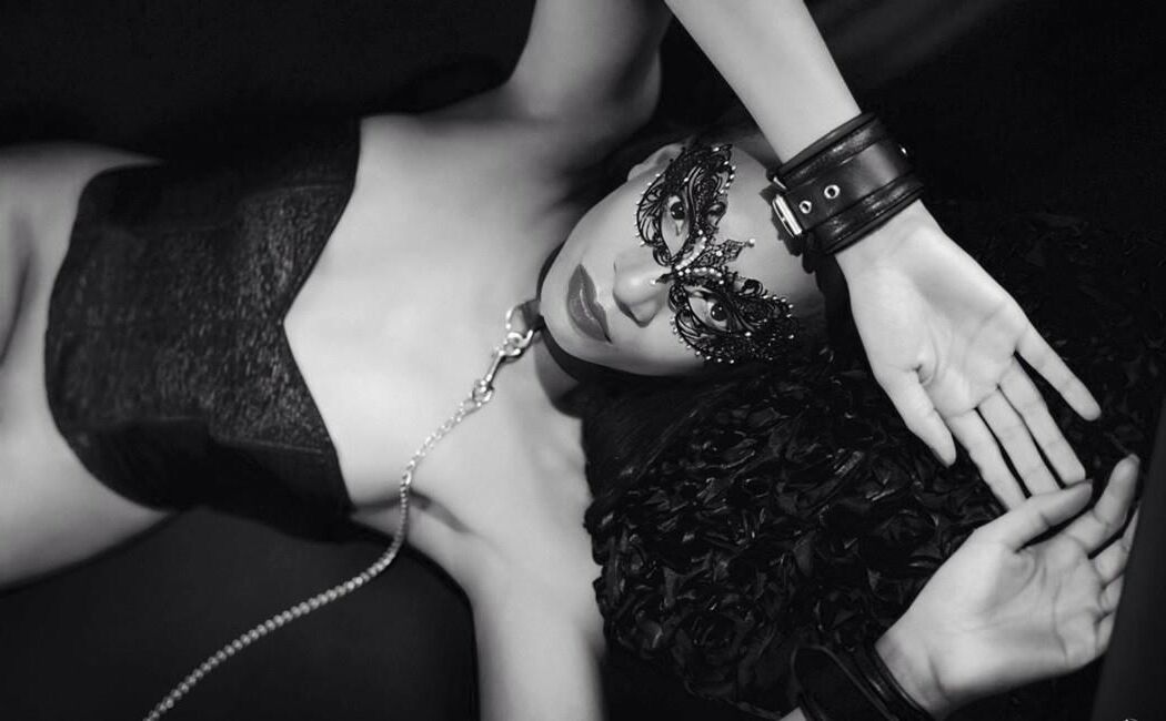 Erotic for the Millions Black 'n White On the leash