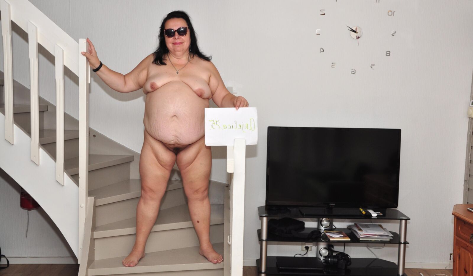 	Me bbw wife shows self.