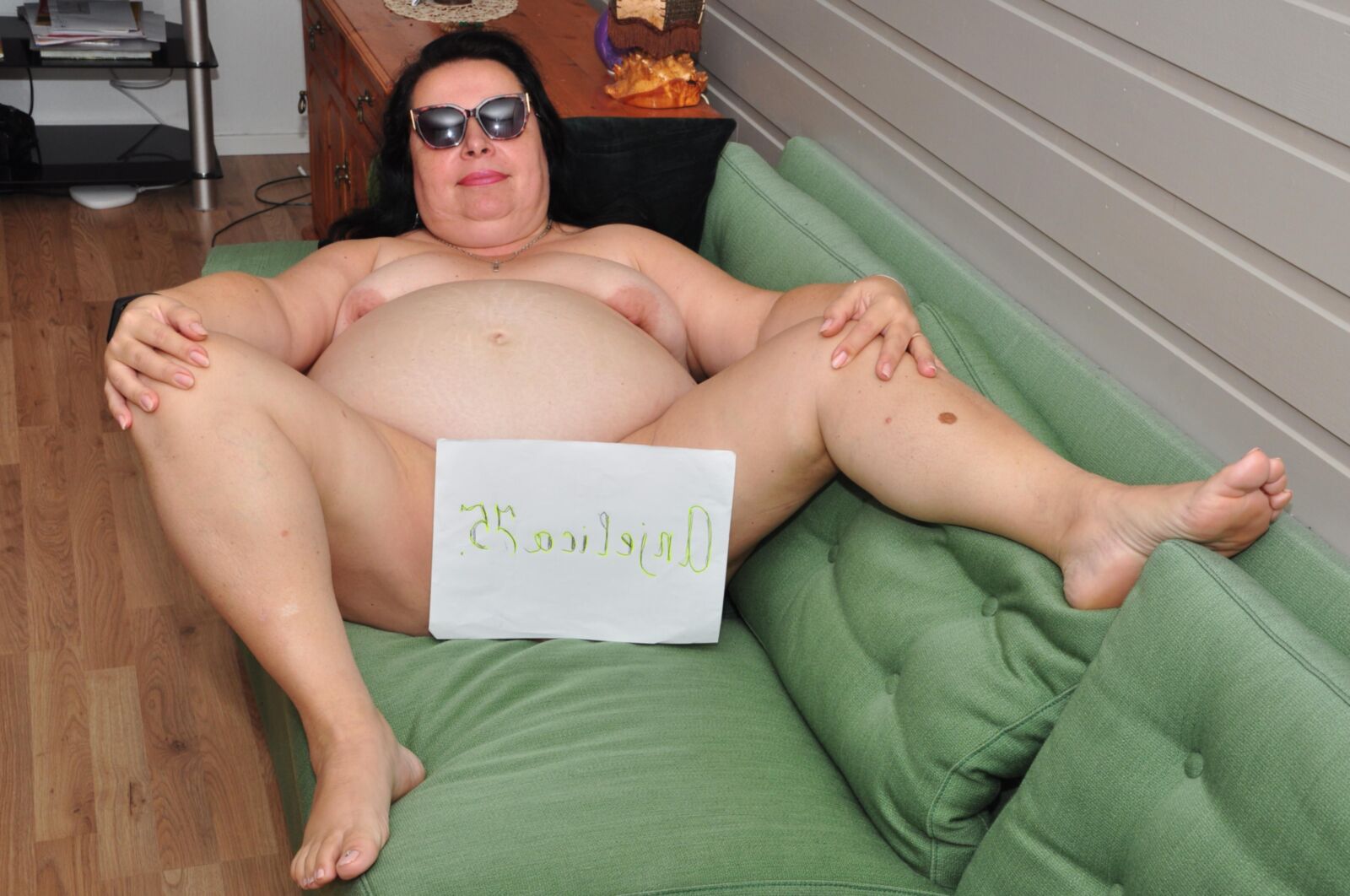 	Me bbw wife shows self.
