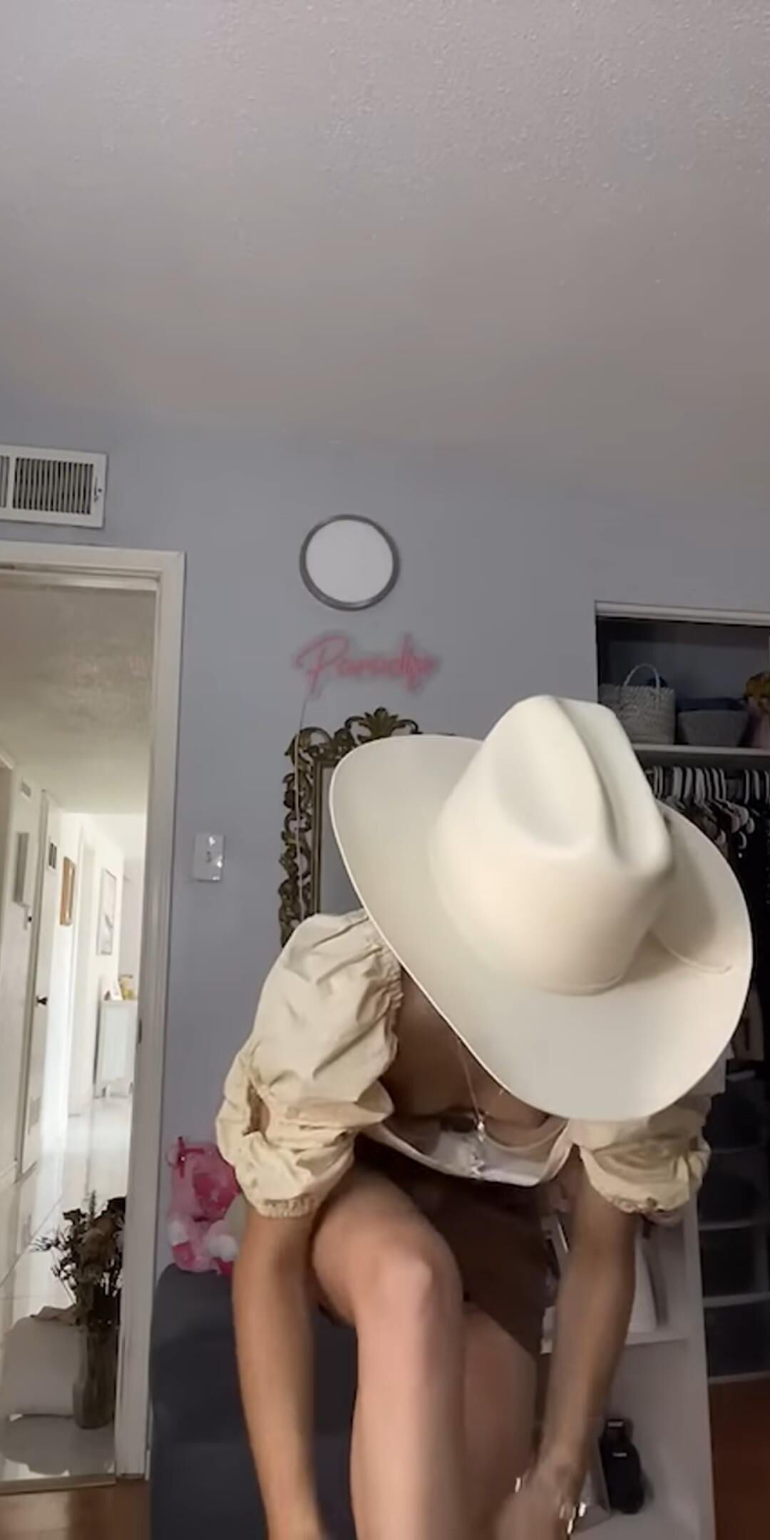 Cowgirl downblouse