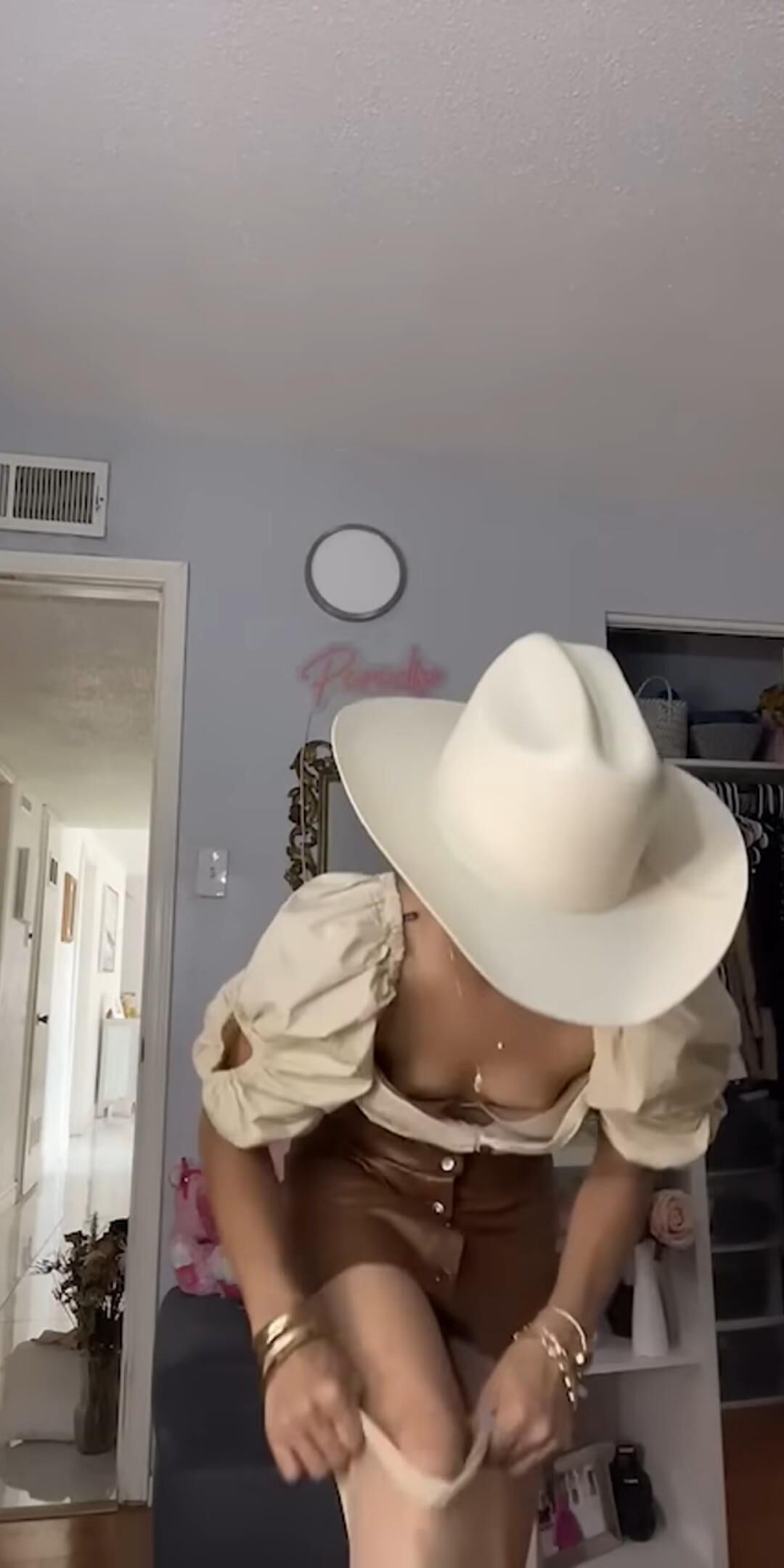 Cowgirl downblouse