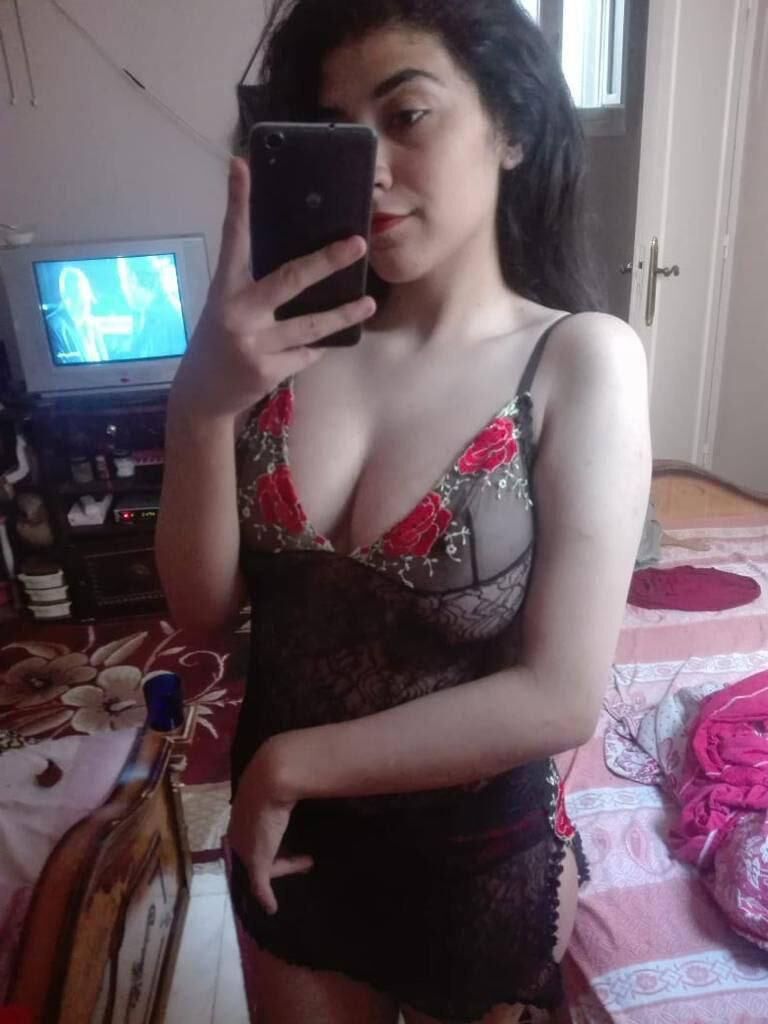 busty arab woman 