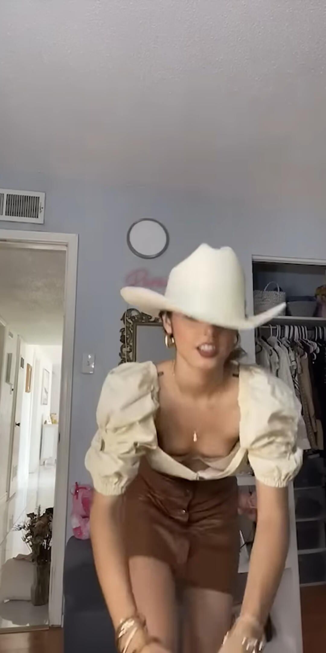 Cowgirl downblouse