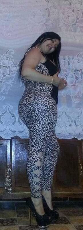 busty arab woman 