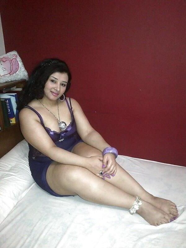 busty arab woman 