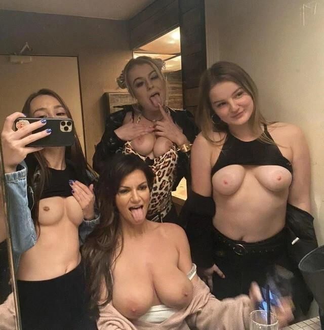 Lesbian Selfies 