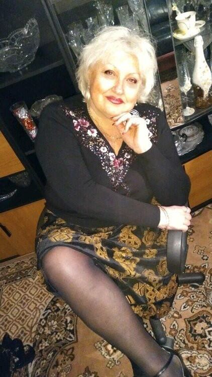 ロシアの成熟した妻