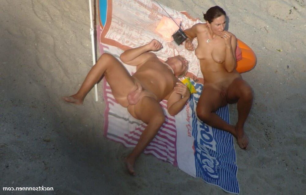Akte am Strand