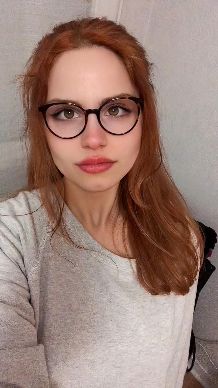 Unaware french slut Laurana