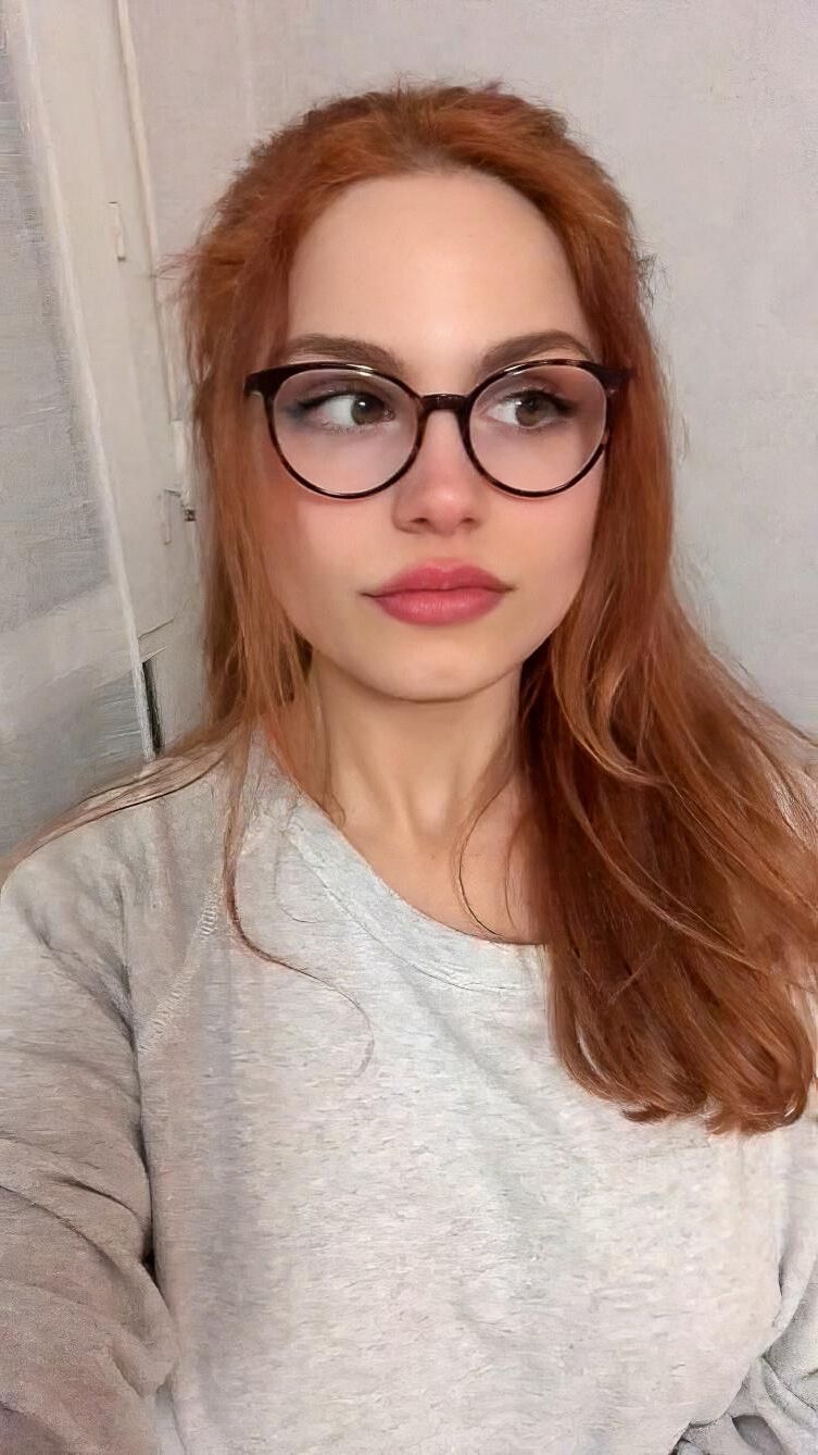Unaware french slut Laurana