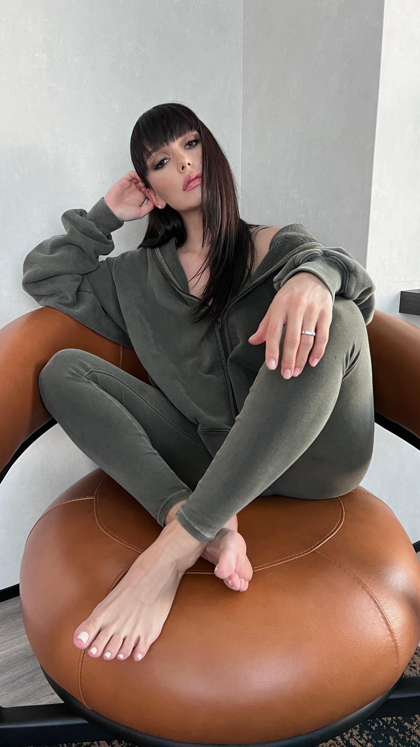 RUSSIAN FEET BITCH