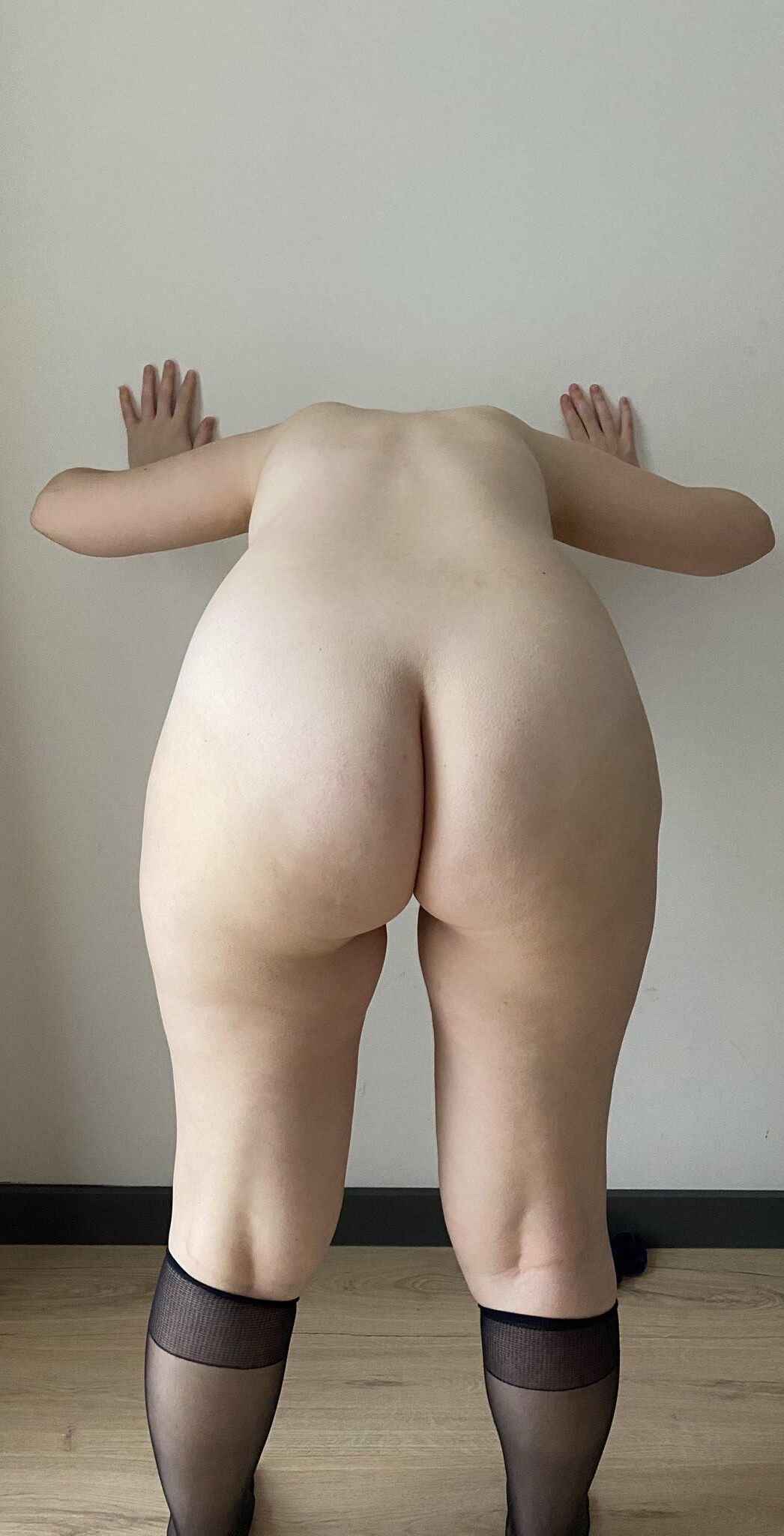 ITALIAN WIFE 