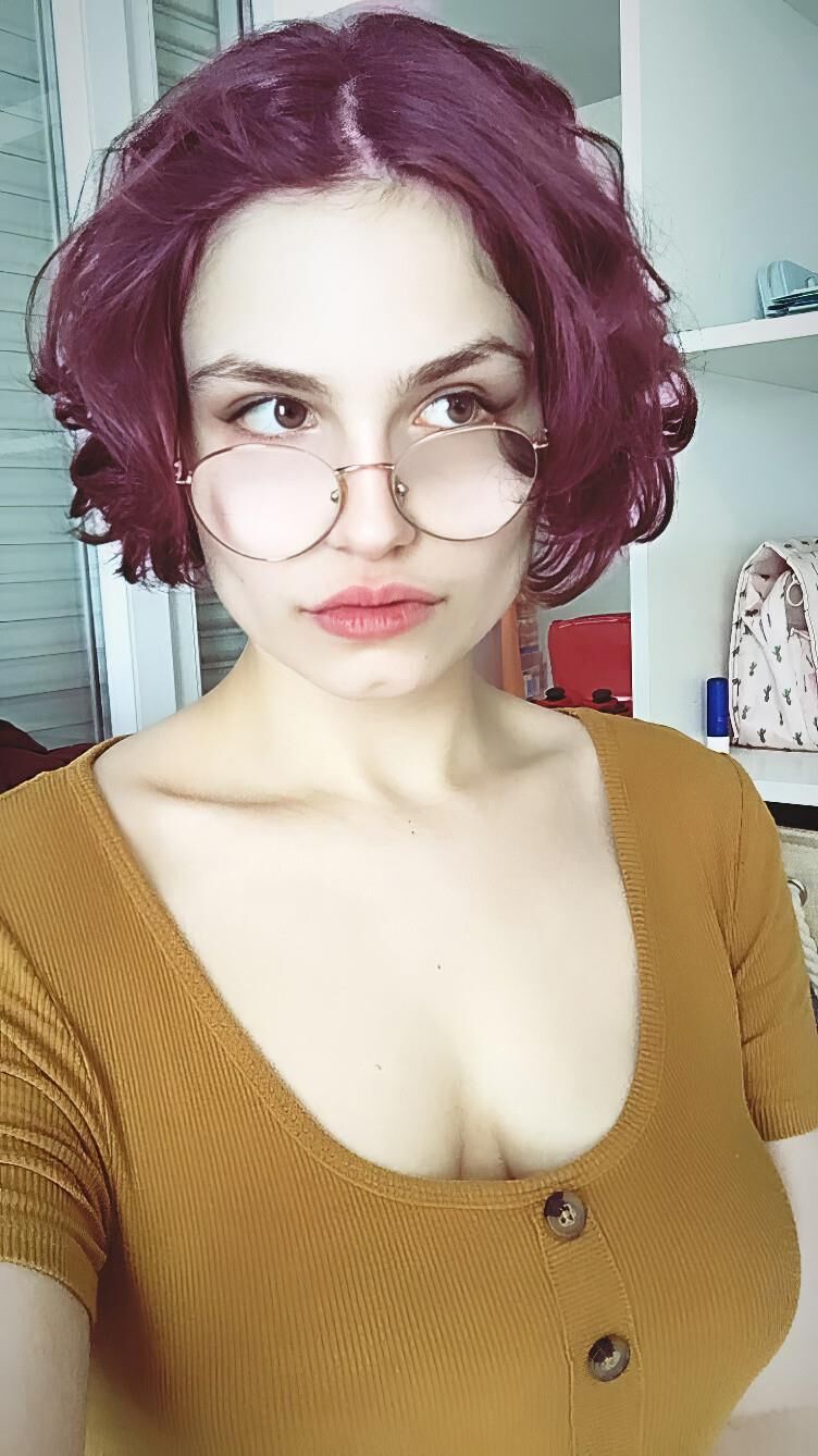 Unaware french slut Laurana