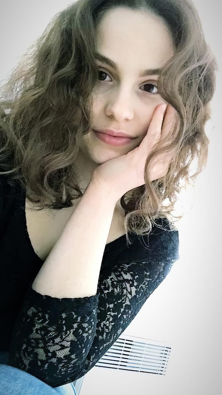 Unaware french slut Laurana