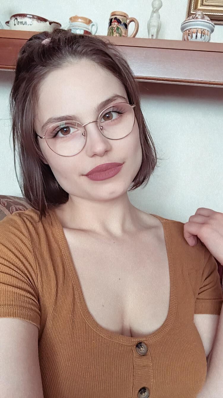Unaware french slut Laurana