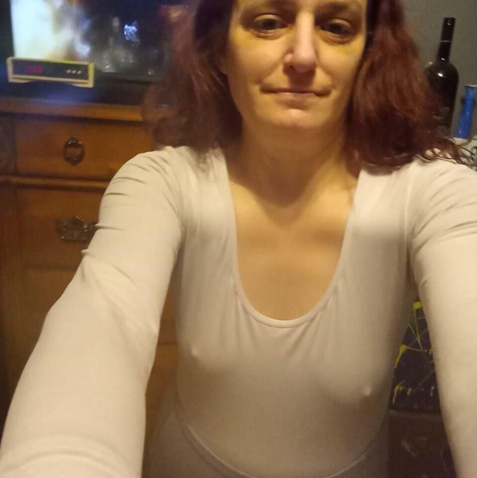 私のいとこの乳首は私を頑張ってくれます