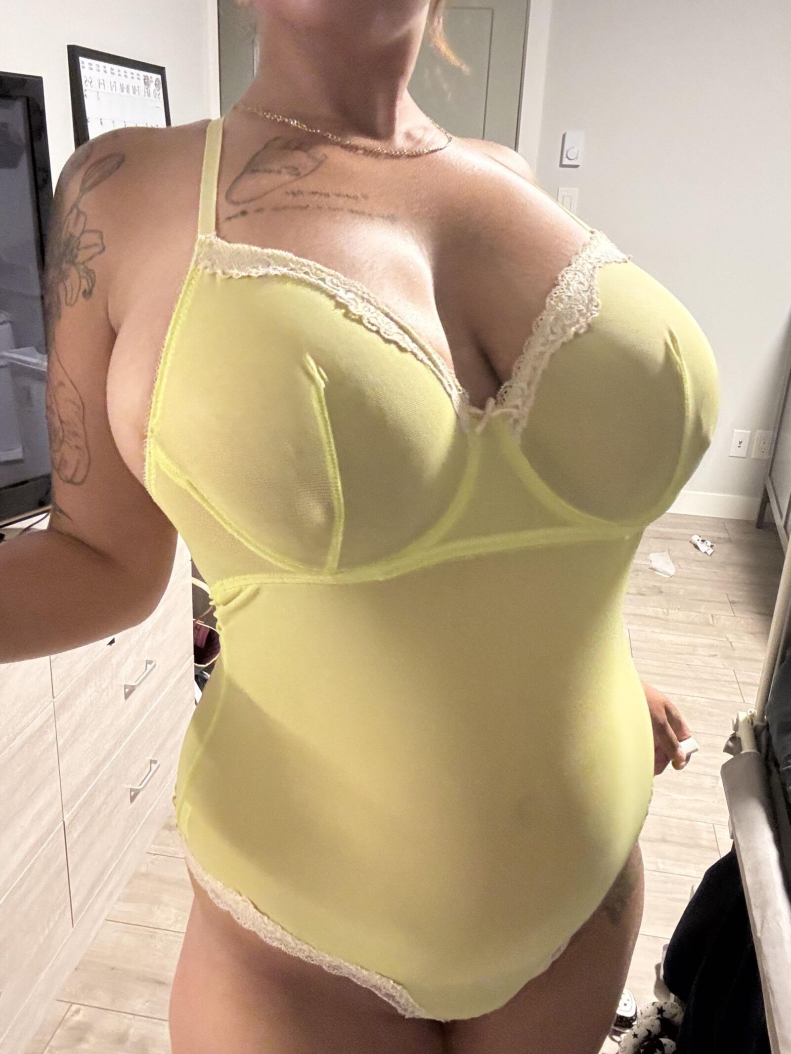 Big Saggy Titten riesige Areola -Verbündete