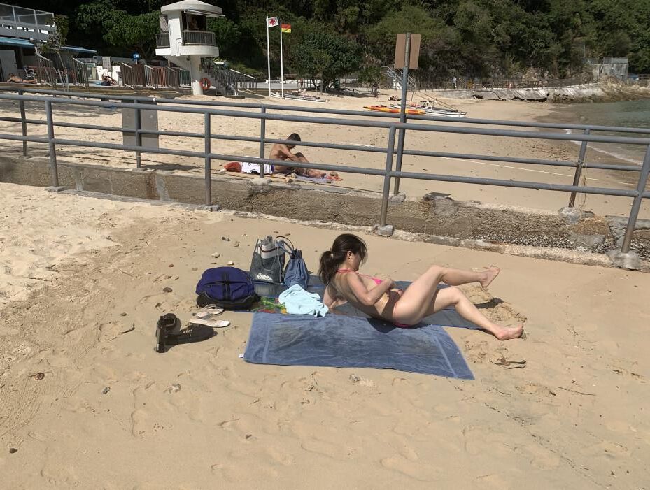 ビキニの女性