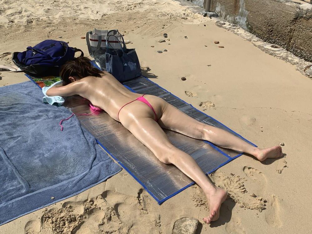 ビキニの女性