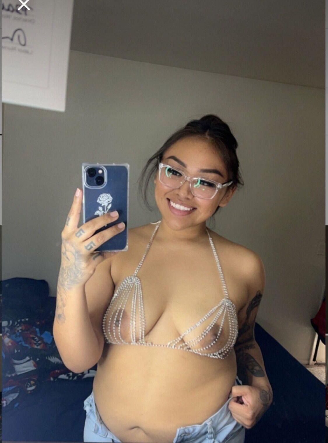 ホットとセクシーなセルフィー画像