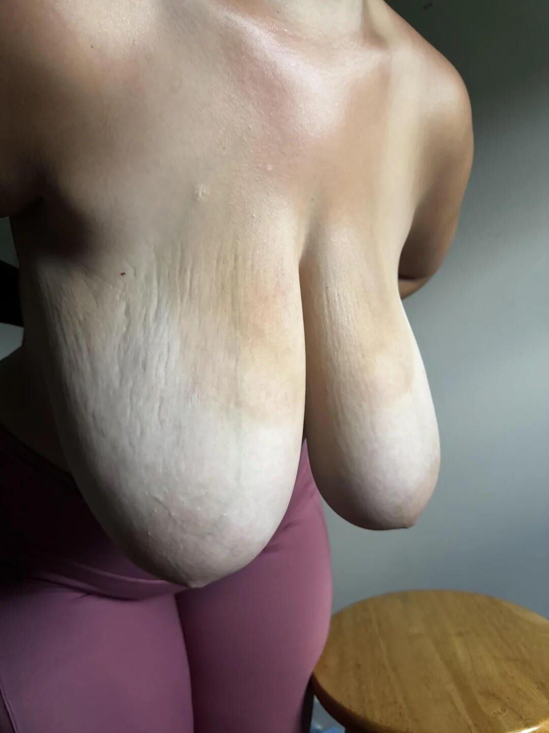 Juggs Frau Pancake areola
