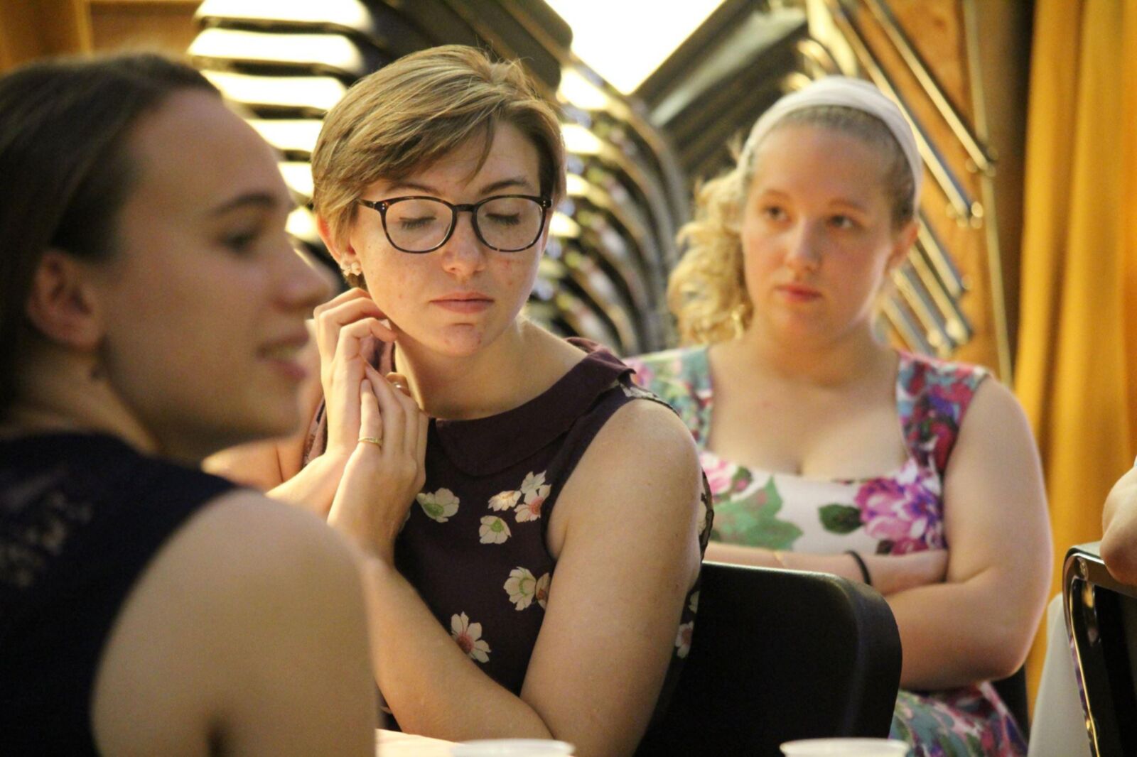 Nerdy College Schwesternschaftsmädchen für Kommentare
