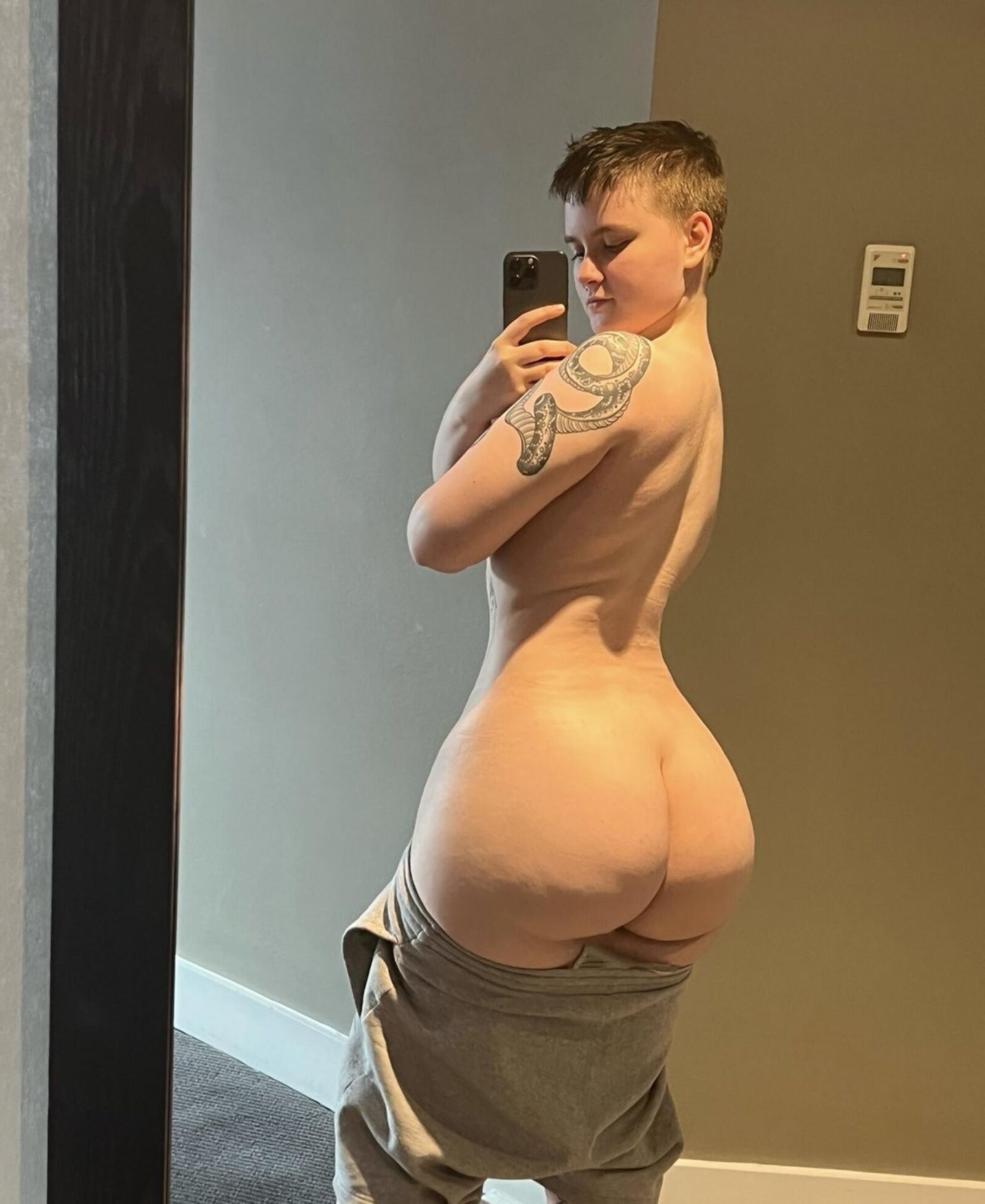 ホットとセクシーなセルフィー画像