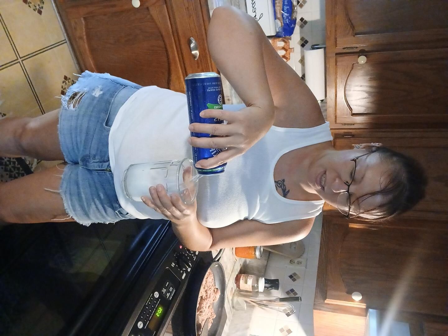 HUGTOWNHOTWIFE NICOLE jeden Tag